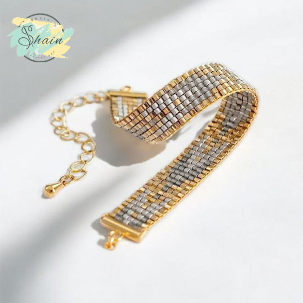 «بنر زیبای دستبندهای دست‌ساز میوکی ژاپن از شاین گالری، ساخته شده با منجوق‌های میوکی اصل، مناسب هدیه، سبک مینیمال، ظریف و فانتزی برای خانم‌های خوش‌سلیقه و خاص‌پسند.»