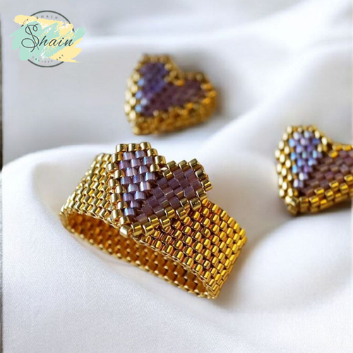 عکس نیم ست انگشتر و گوشواره میخی طرح قلب طلایی ساخته شده با منجوق میوکی ژاپنی