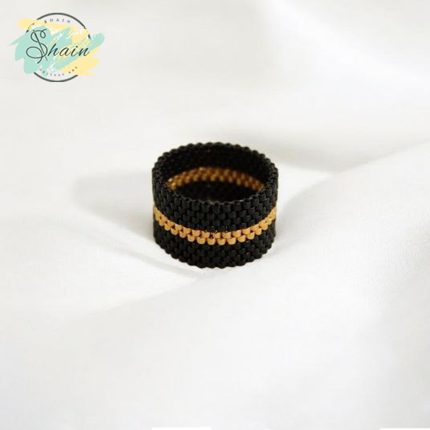 تصویر نمای نزدیک انگشتر میوکی 3078 با طرح خط طلایی
