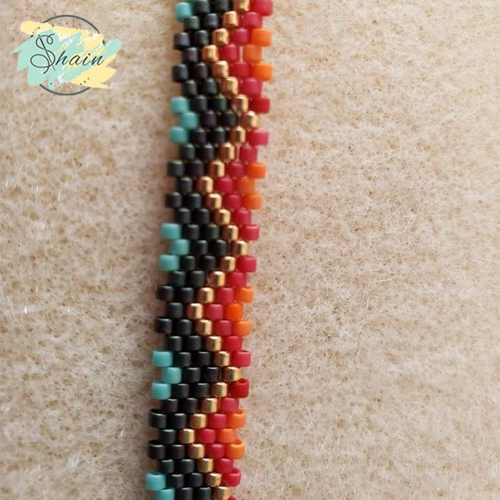 پابند دستساز میوکی طرح دالبری رنگارنگ کد 3042 ساخته شده با منجوقهای میوکی ژاپنی و مناسب استایلهای اسپرت و دخترانه.