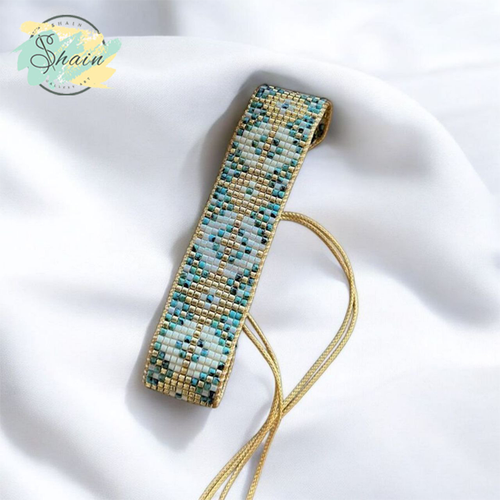 دستبند زنانه دستساز طرح نقش و خال با منجقهای میوکی ژاپنی از برند شاین گالری، ظریف و خاص