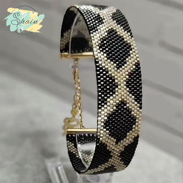 دستبند زنانه ماهورا با طراحی ظریف و منجقهای باکیفیت میوکی ژاپن مناسب هدیه از برند شاین گالری