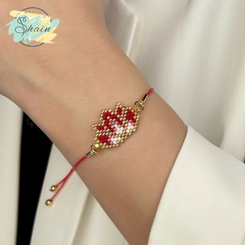 دستبند آسانسوری طرح تاج ساخته شده با منجوقهای میوکی ژاپنی و بند مقاوم، مناسب استفاده روزمره و استایلهای مینیمال و شیک بانوان