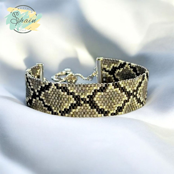 دستبند میوکی طرح پوست ماری دستساز با مهرههای ظریف و مقاوم میوکی ژاپنی مناسب استفاده روزمره و استایلهای خاص شاین گالری