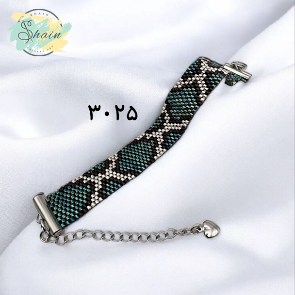 دستبند طرح ایکس با مهرههای میوکی اصل ژاپنی، محصولی سبک، مقاوم و دستساز از برند شاین گالری مناسب استفاده روزانه و مهمانی.