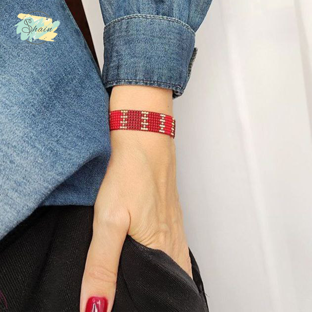 دستبند زیبای میوکی عنابی طلایی با کیفیت بالا و بافت دستساز مناسب هدیه دادن، استفاده روزانه و تکمیل استایل خاص و جذاب.