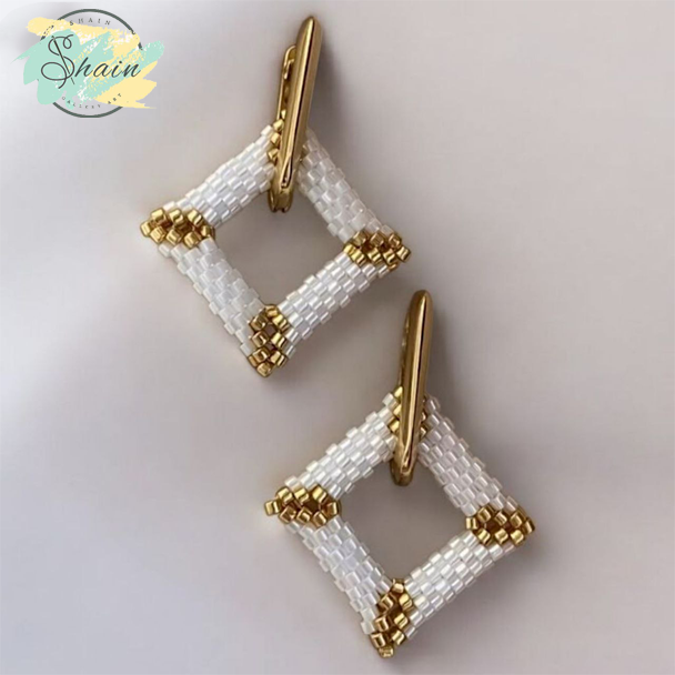 گوشواره مربع میوکی زنانه با طراحی خاص و ظریف از برند شاین گالری مناسب هدیه و هماهنگ با انواع استایلهای شیک