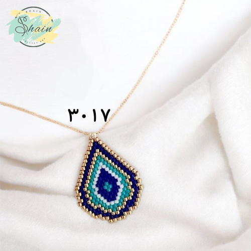 گردنبند فیروزهای میوکی طرح قطره دستساز، مناسب استایل روزمره و مجلسی، با کیفیت عالی و طراحی ویژه برای دوستداران زیورآلات خاص.