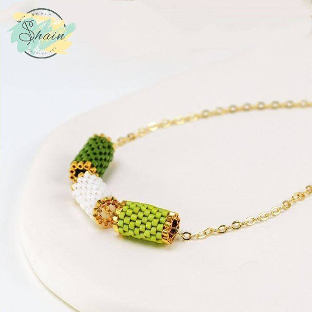 تصویر گردنبند میوکی طرح استوانه کد 3096 با بافت دقیق و ظریف از منجوقهای میوکی اصل، مناسب هدیه و استفاده روزانه.