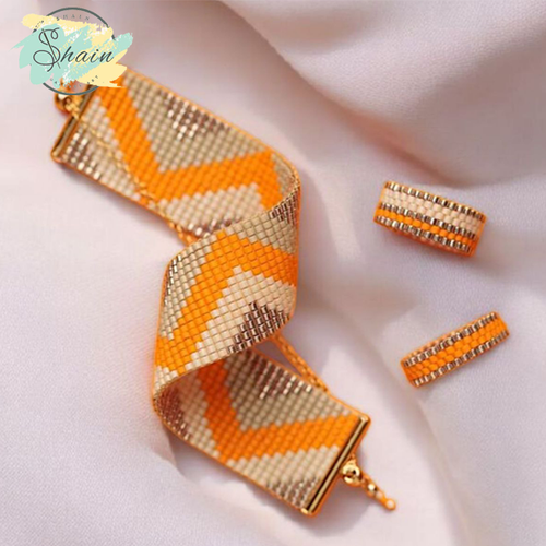 زیورآلات دستساز شاین گالری شامل دستبند و دو انگشتر طرح دالبری با منجقهای میوکی اصل و کیفیت بالا مناسب هدیه و استفاده روزمره.