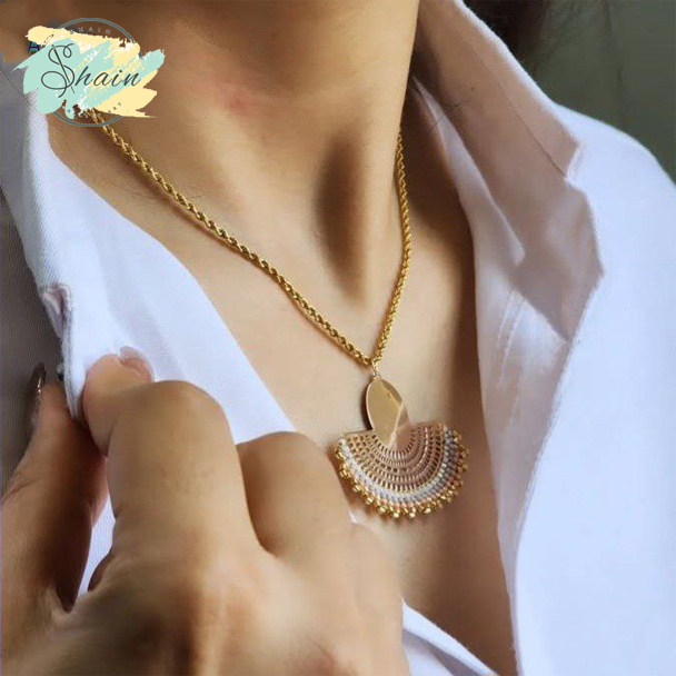 گردنبند میوکی طرح مصری کد 3006 ساخته شده با منجوقهای اصل ژاپنی و طراحی دستساز برای استایل خاص و شیک روزانه و مجلسی.