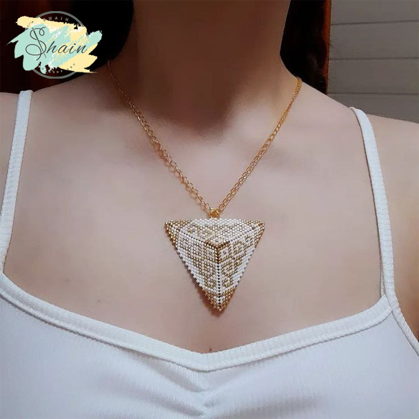 گردنبند میوکی طرح هرم مصری با بافت منجوقهای ژاپنی و زنجیر استیل ضد حساسیت مناسب استایل خاص و استفاده روزانه بانوان