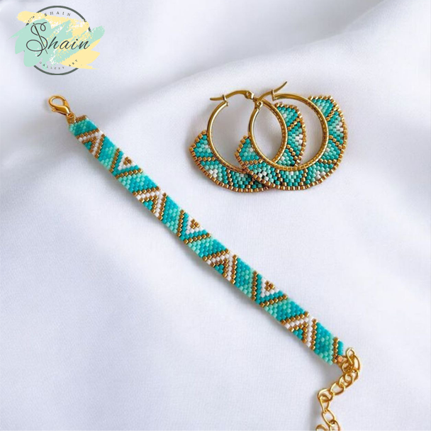 نیم ست زنانه دستساز شامل گوشواره حلقهای و دستبند فیروزهای با منجقهای میوکی ژاپنی شاین گالری