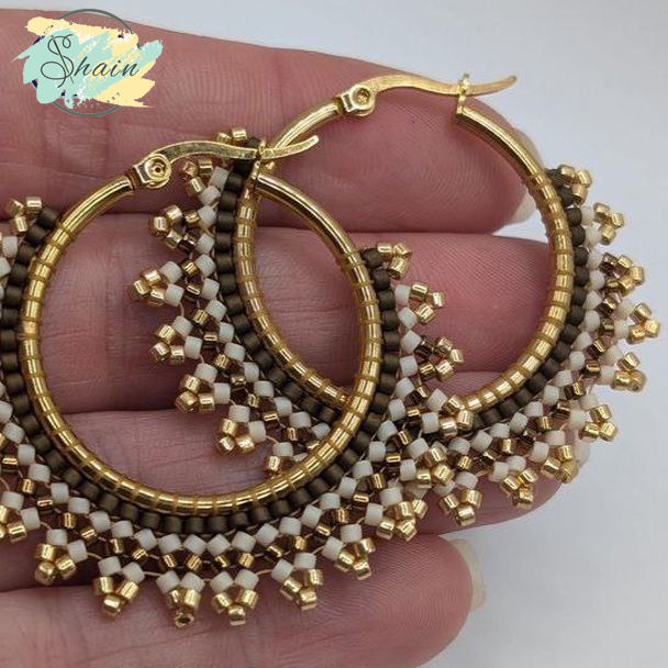 گوشوارههای طرح مصر با دوخت دستی حرفهای و منجوقهای اصل میوکی ژاپن مناسب استایلهای یونیک و هنری.