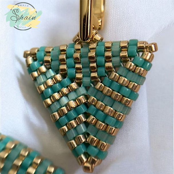 نیمست هنری میوکی با طراحی مثلث طلایی، مناسب هدیه و استایل روزمره از برند شاین گالری