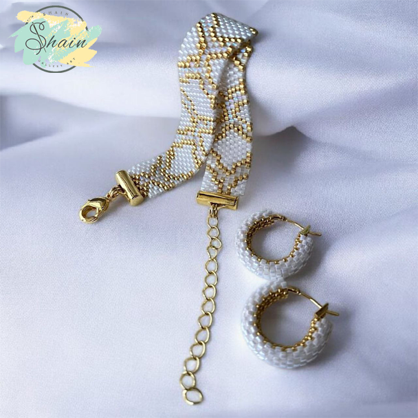 نیمست دستساز گوشواره و دستبند با منجقهای میوکی ژاپنی به رنگ طلایی طرح برفی برند شاین گالری کد 3031