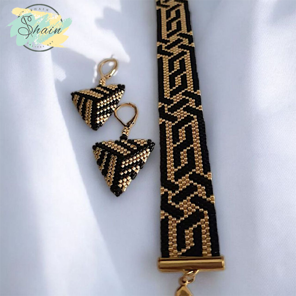 اکسسوری دستساز مشکی طلایی شامل گوشواره و دستبند با مهرههای میوکی ژاپنی