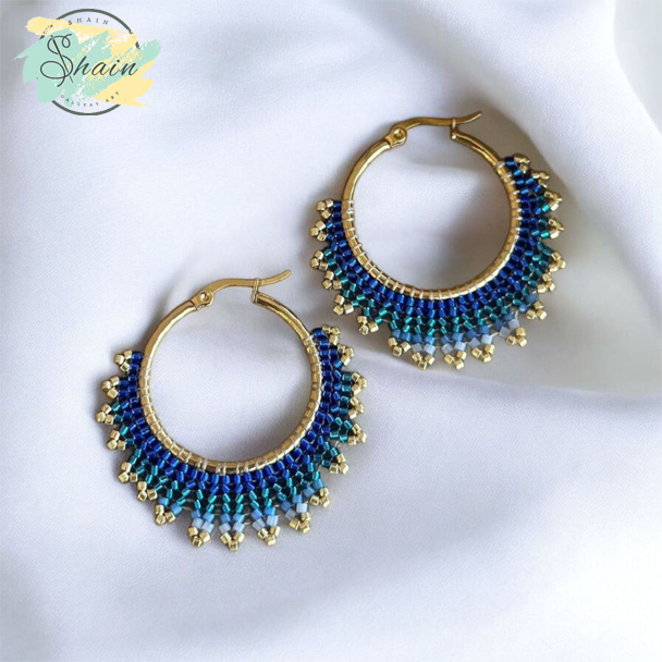 گوشواره دستساز شاین گالری مدل خورشید آبی، ترکیب منجوقهای میوکی ژاپنی با کیفیت بالا و جذابیت خاص.