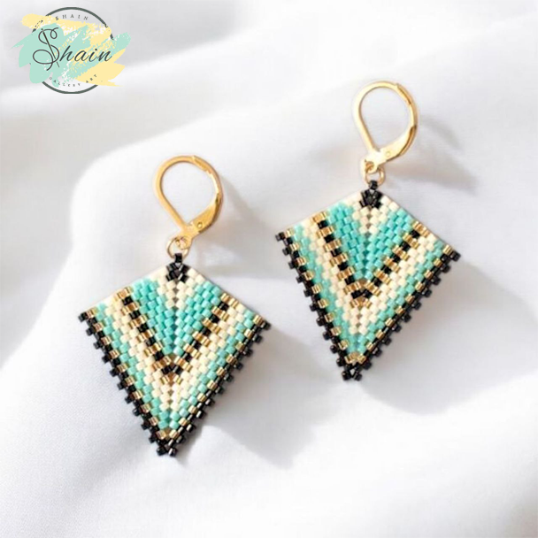 گوشواره میوکی طرح لوزی کد 3055 از برند شاین گالری، دستساز با استیل ضد حساسیت و منجق ژاپنی