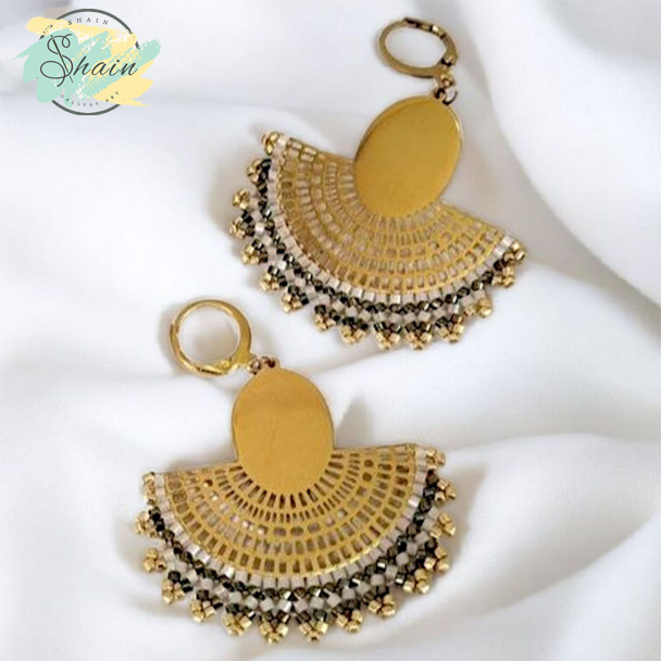 گوشواره شاین گالری مدل مصری، ساخته شده با منجوقهای باکیفیت ژاپنی، مناسب استفاده روزانه.