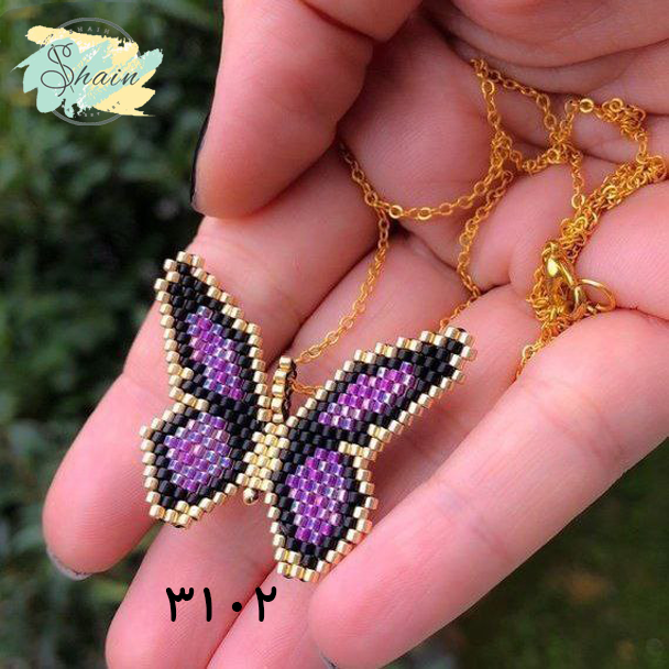 زیباترین گردنبند دستساز میوکی مدل پروانه با رنگبندی ظریف و کیفیت بالا مناسب هدیه تولد و استفاده روزانه