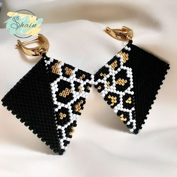 گوشواره میوکی طرح ملکه شب دستساز با منجوقهای میوکی ژاپنی از برند شاین گالری با طراحی ظریف و خاص