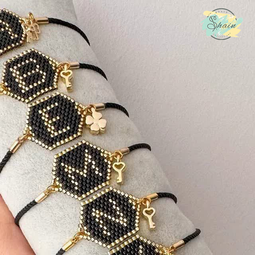 دستبند آسانسوری کاستوم با حروف انتخابی و منجوق دلکا میوکی ژاپنی اصل