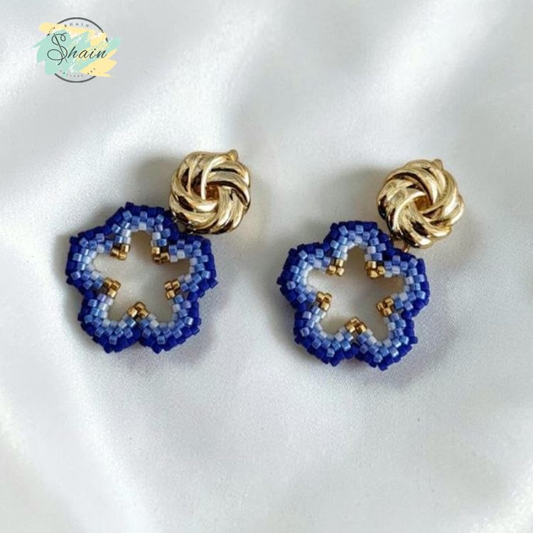 گوشواره آویزی طرح گل آبی دستساز با منجوق دلکا میوکی ژاپن کد 3149